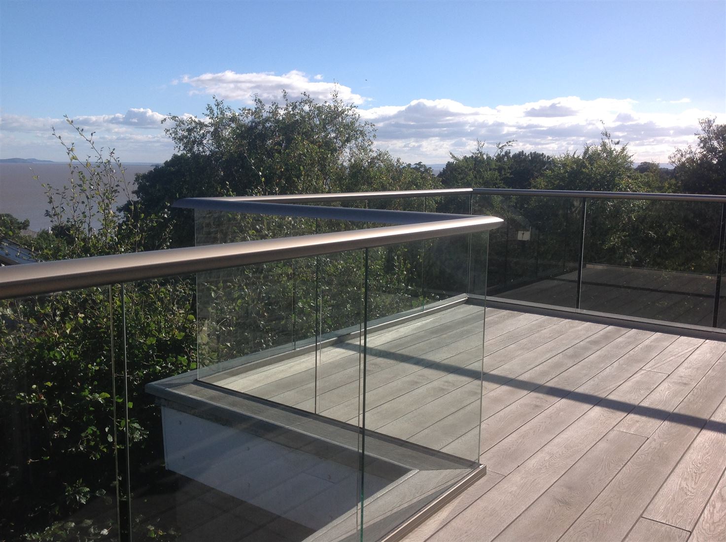 Factors To Consider When Choosing The Right Outdoor Decking For Your Homes